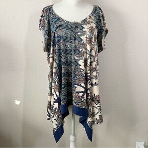 THE PYRAMID COLLECTION Y2K Sharkbite Top 2X Mixed Print Short Sleeve Artsy Boho